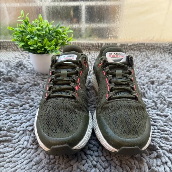 Under Armour UA Boys Size 3.5 Charged Rogue Dark Green Sneakers Athletic Shoes - Picture 3 of 8